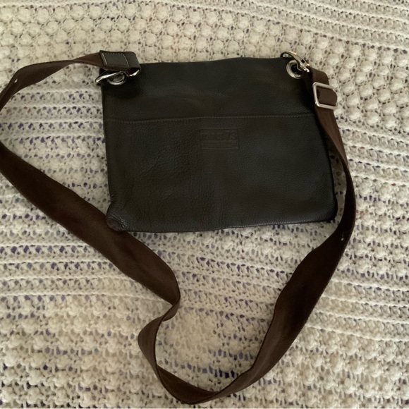 Roots Brown Messenger Bag with Multiple Compartments - Picture 2 of 4
